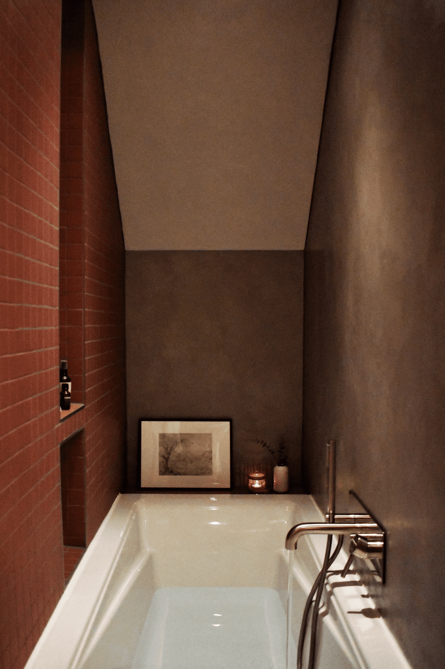 Warm stone-clad bathroom on Avenue Laval